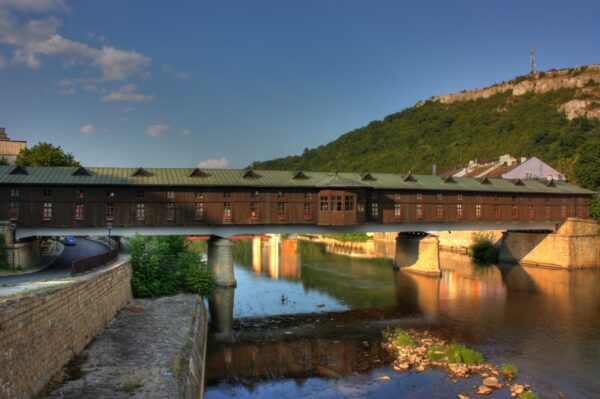 Descoperă Comorile Naturale ale Bulgariei — Lovech, Cascadele Krushuna și Peștera Devetashka — 09 Mai 2 Descoperă Comorile Naturale ale Bulgariei — Lovech, Cascadele Krushuna și Peștera Devetashka — 09 Mai - imagine 2