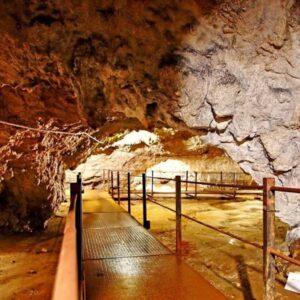 Mausoleul Mateiaș și Peștera Dâmbovicioara — 09 Mai