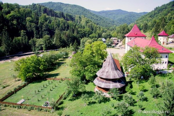 MANASTIRI CU HAR DIN MOLDOVA 20 Iunie - imagine 3