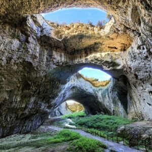 Descoperă Comorile Naturale ale Bulgariei — Lovech, Cascadele Krushuna și Peștera Devetashka — 09 Mai